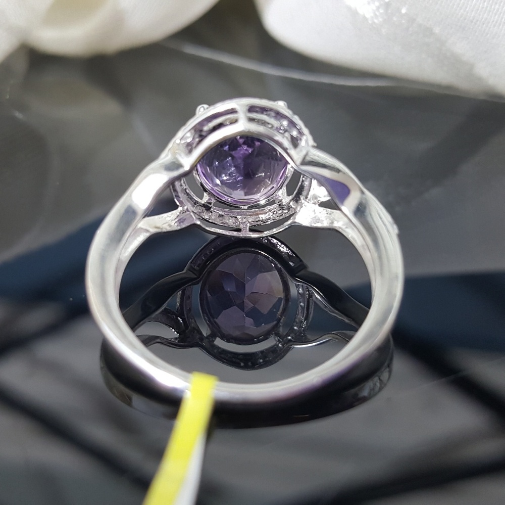 Pure Elegance in this Amethyst Oval - Picture 6 of 7